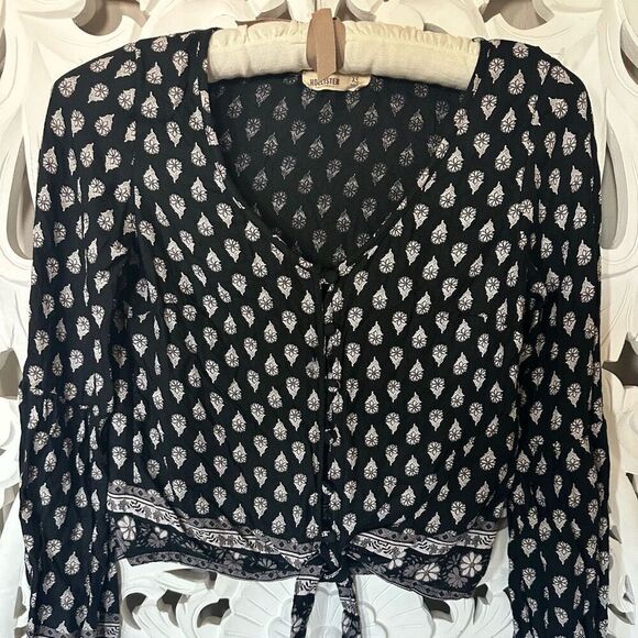 Hollister Paisley Top - Picture 1 of 10